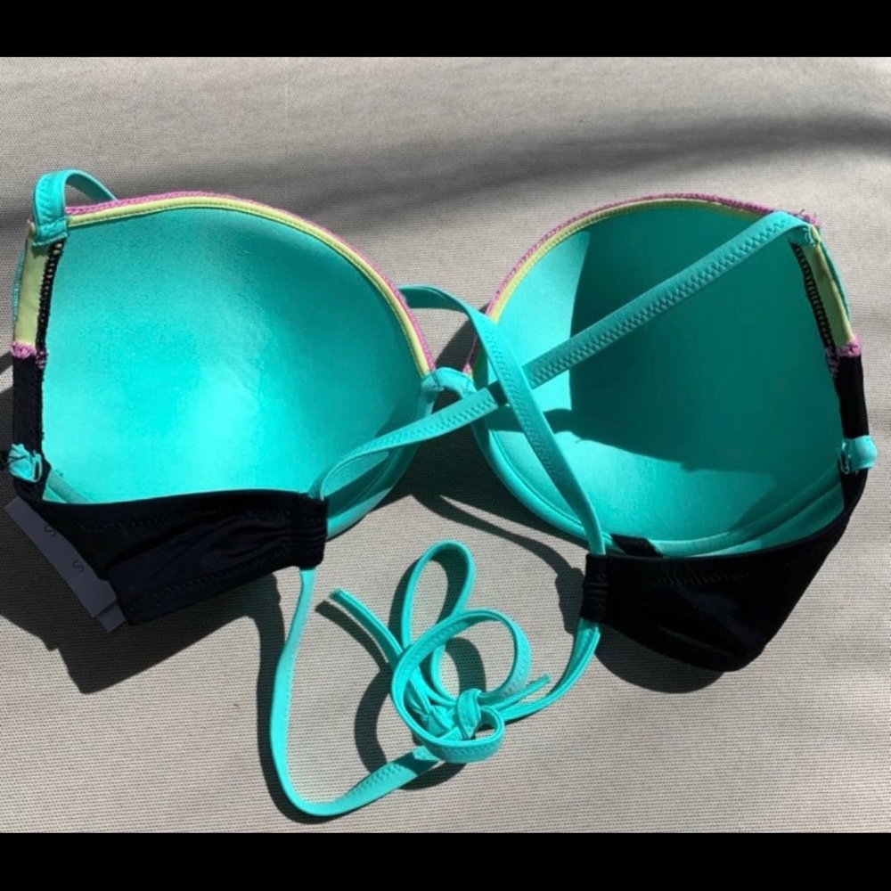 Bikini - Picture 3 of 3